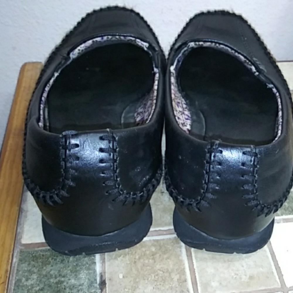 Shoes - Picture 6 of 8